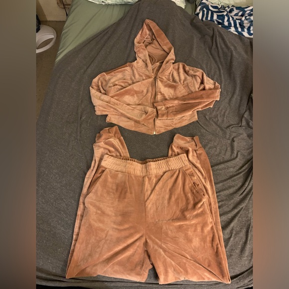 Pink Velour set - Picture 1 of 5